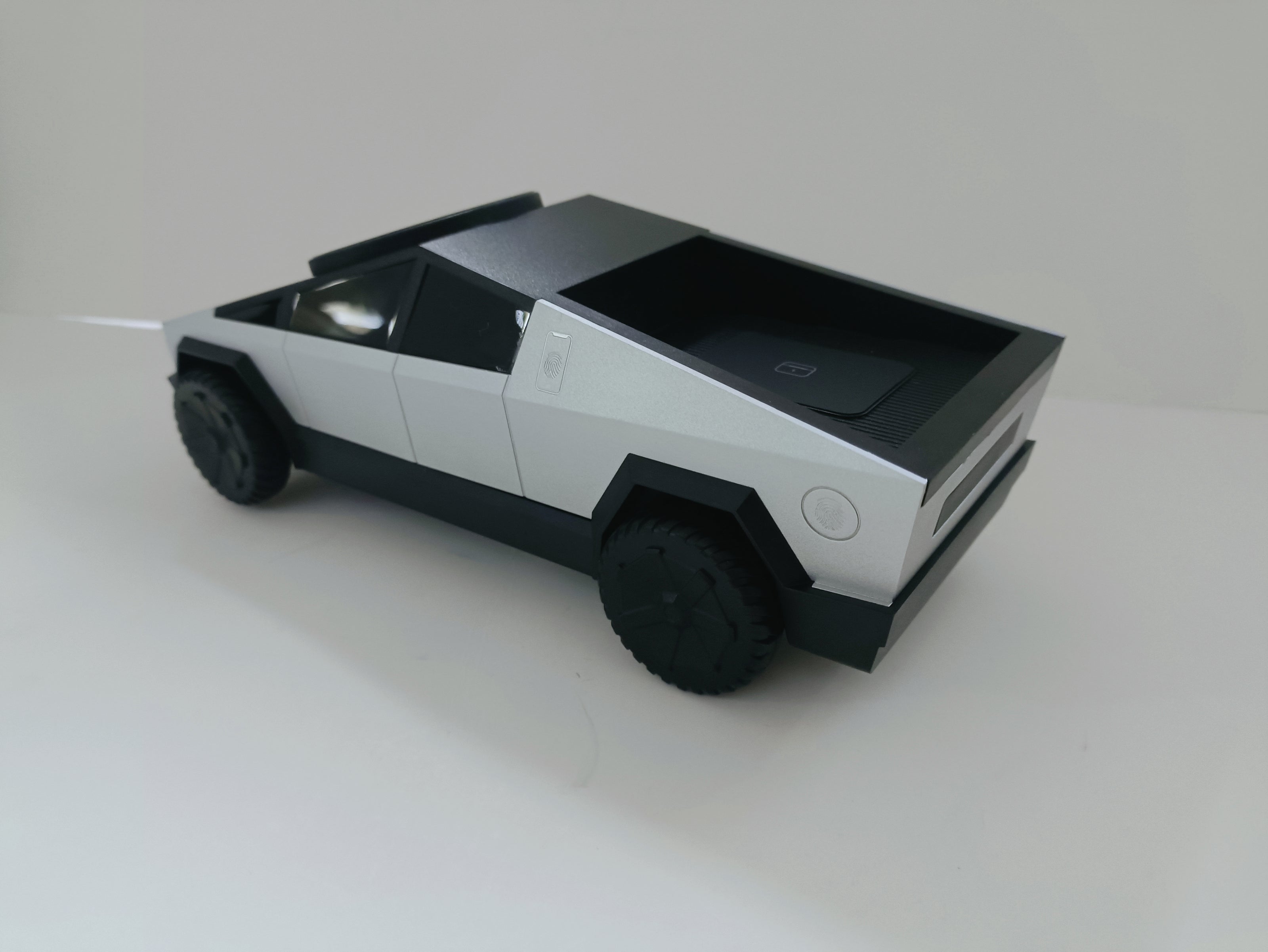 Smart Truck Charger Available for Android and Apple phones